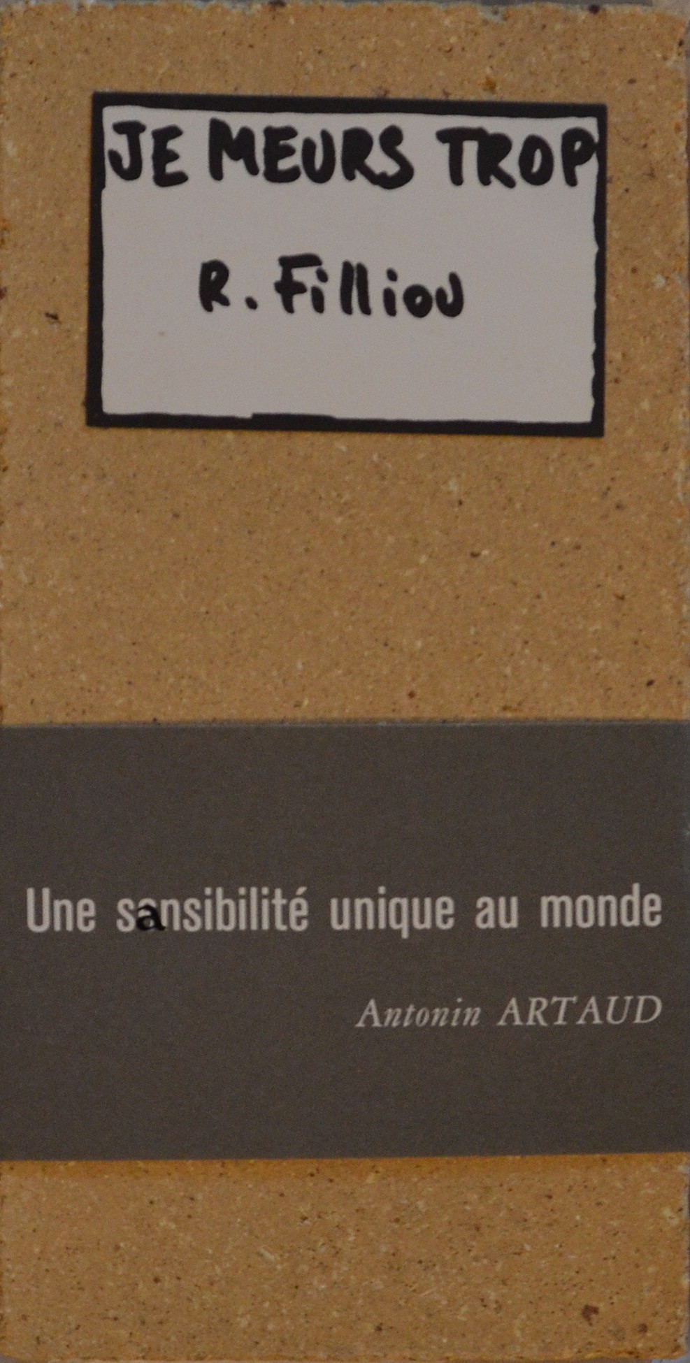 An Unreadable Quadrat-Print Libro illeggibile Bianco e Rosso (Publisher:  Steendrukkeri de jong, Hilversum), 1964 by Bruno Munari